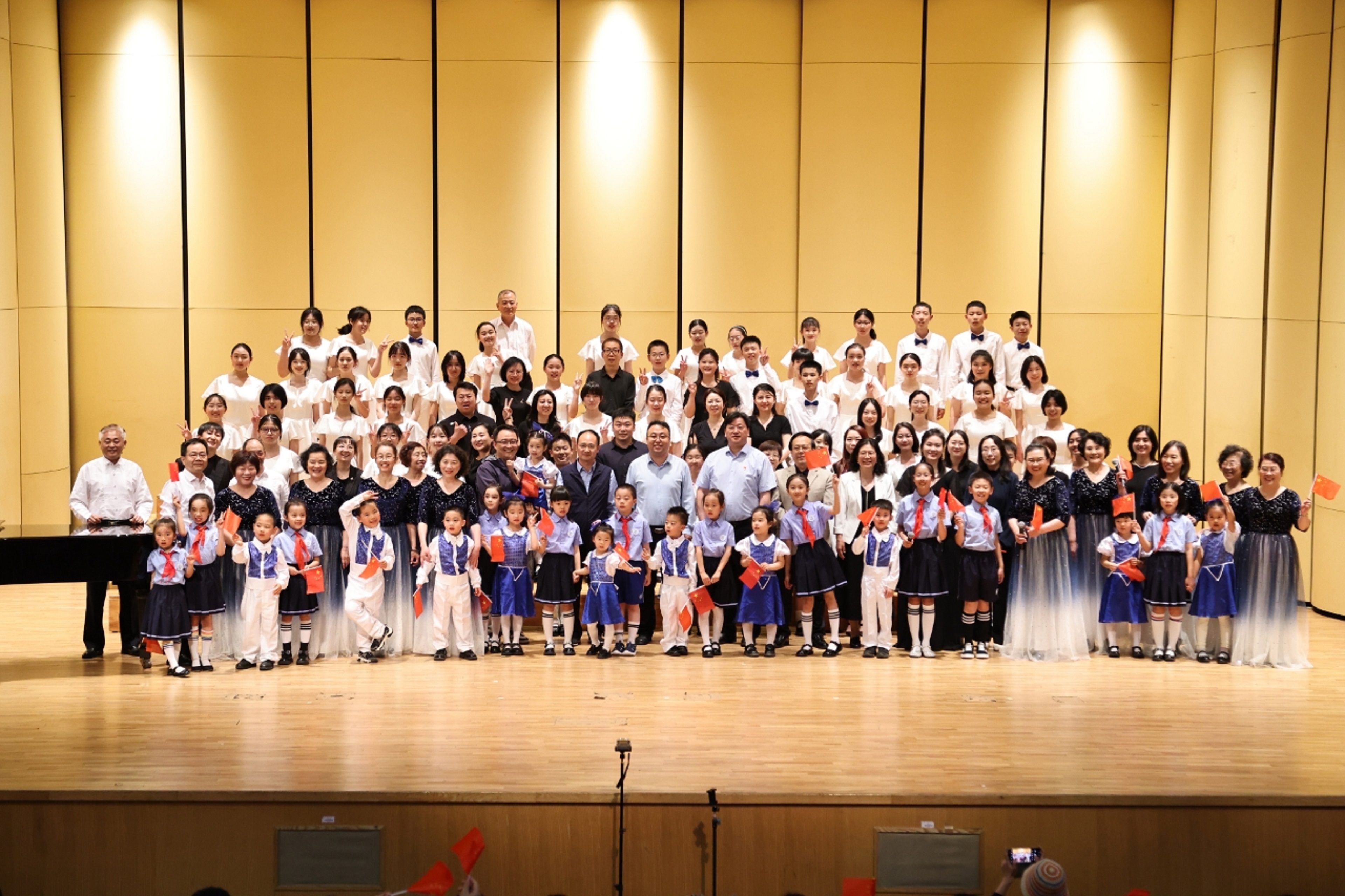 中小幼学生同唱《我和我的祖国》2.jpg